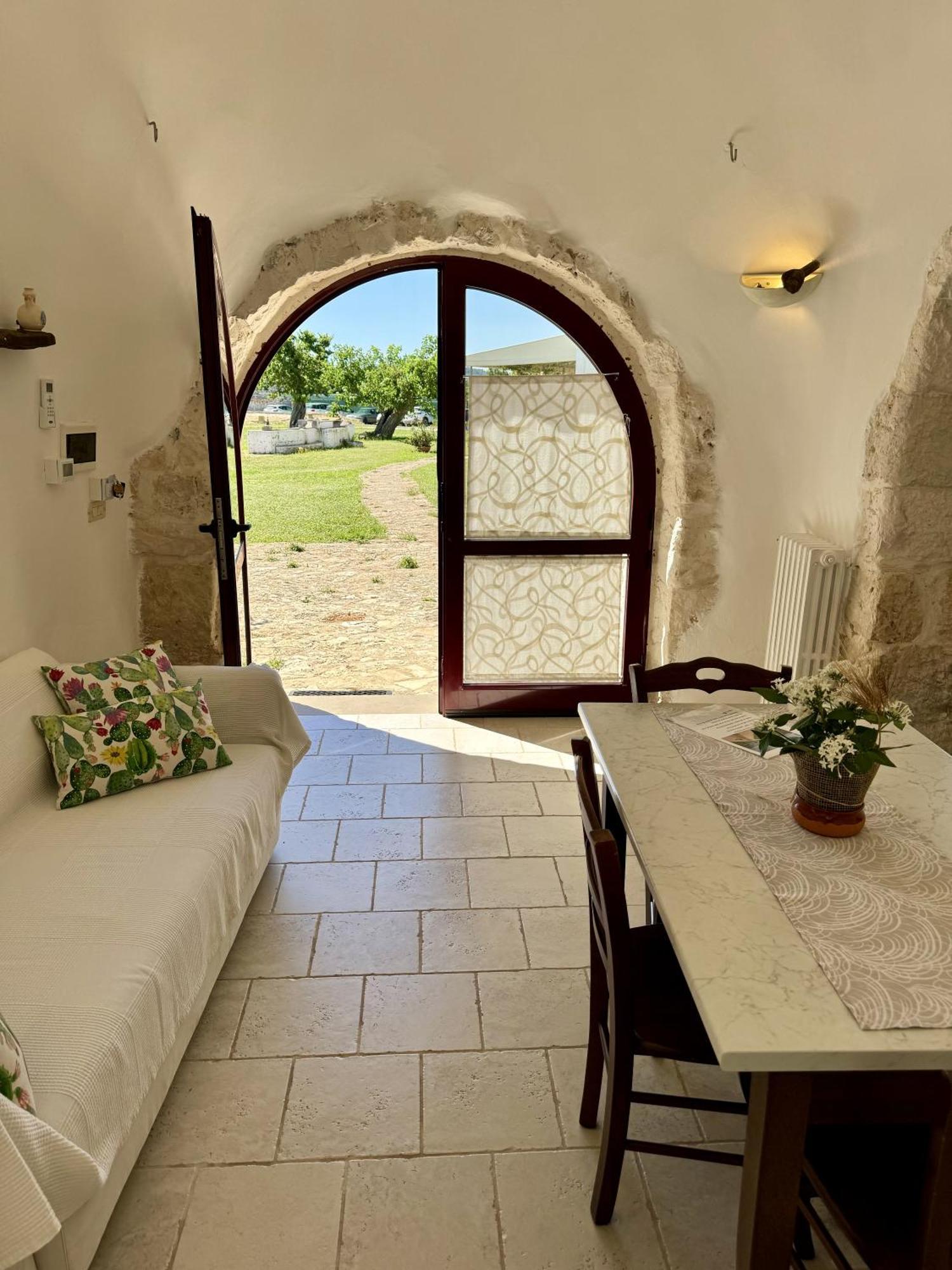 Masseria Ferri Остуни Экстерьер фото